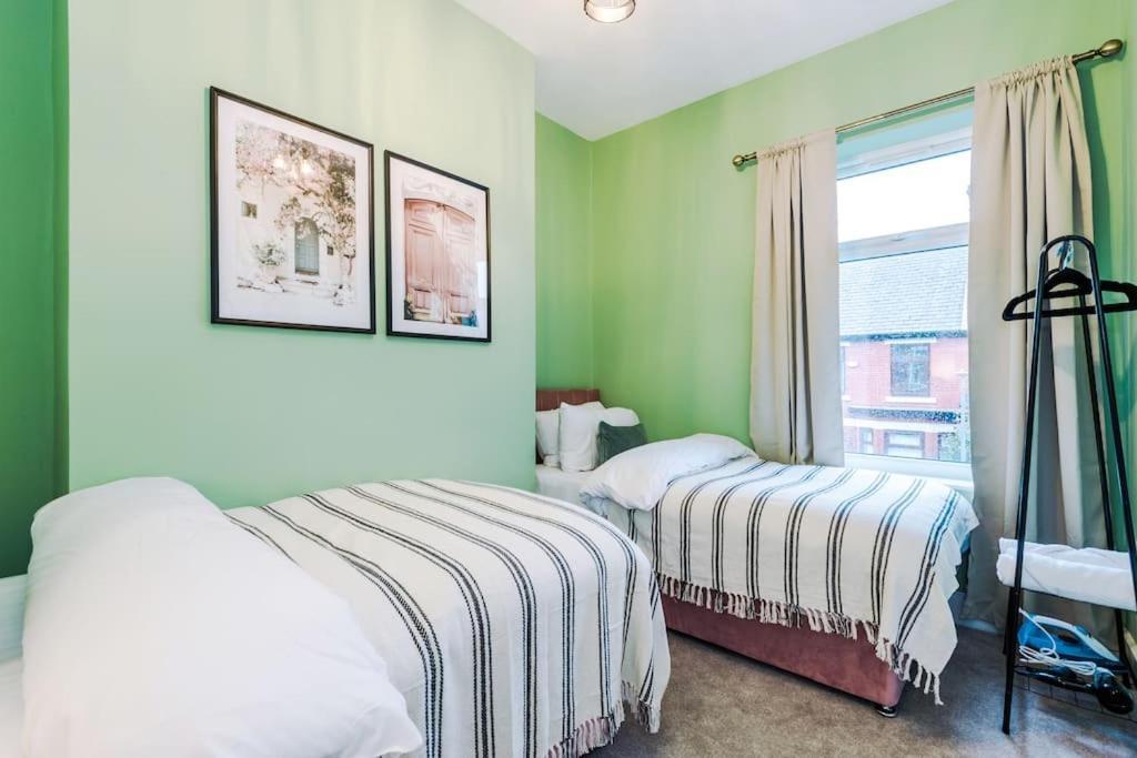 5 Bed Salford Sanctuary Retreat Vila Manchester Exterior foto